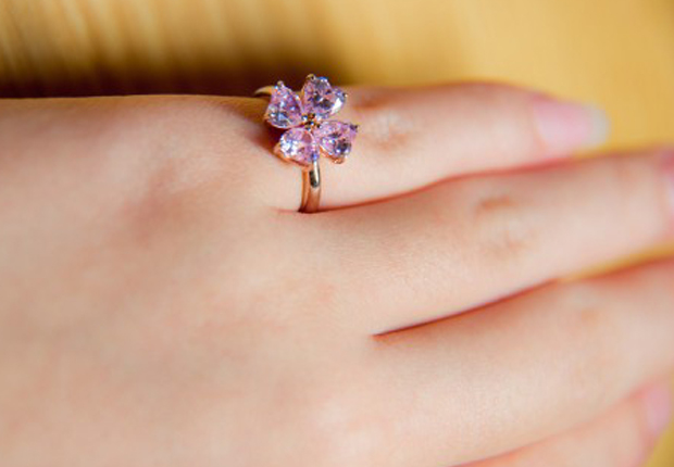 指輪で開運、願いを叶えるコツは、つける指・モチーフ・宝石！